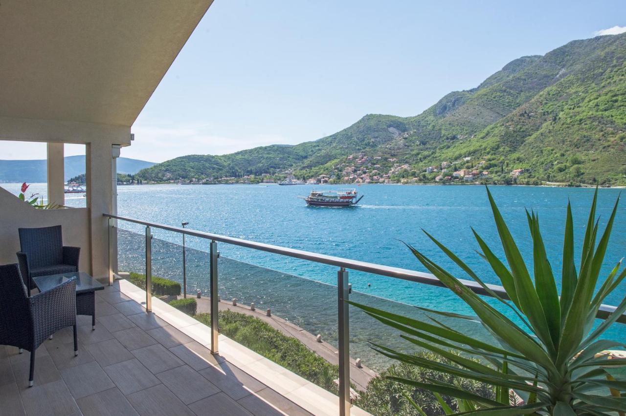 Apartments Maxhit Tivat Exteriör bild