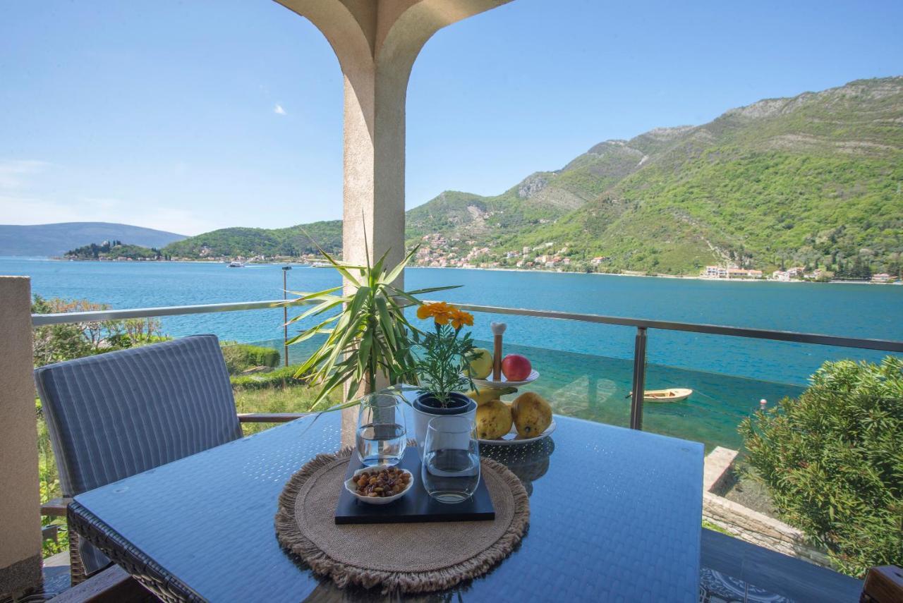 Apartments Maxhit Tivat Exteriör bild