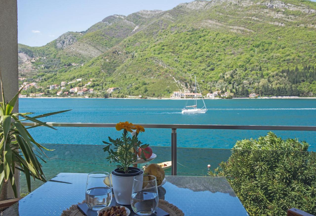 Apartments Maxhit Tivat Exteriör bild