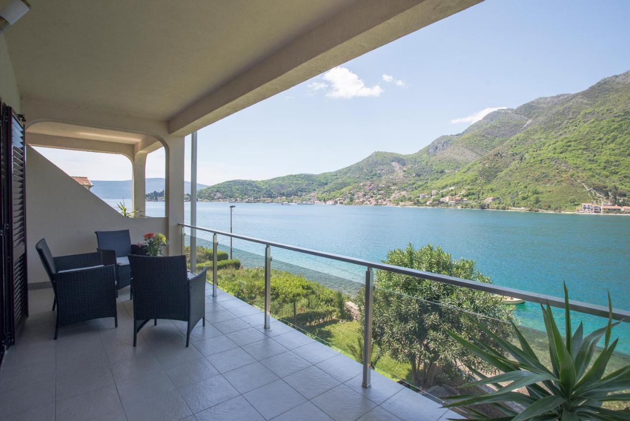 Apartments Maxhit Tivat Exteriör bild