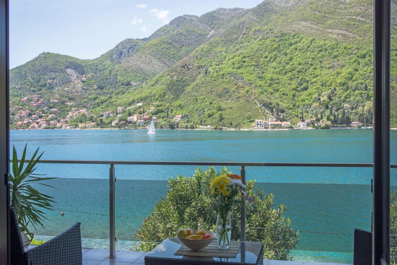 Apartments Maxhit Tivat Exteriör bild