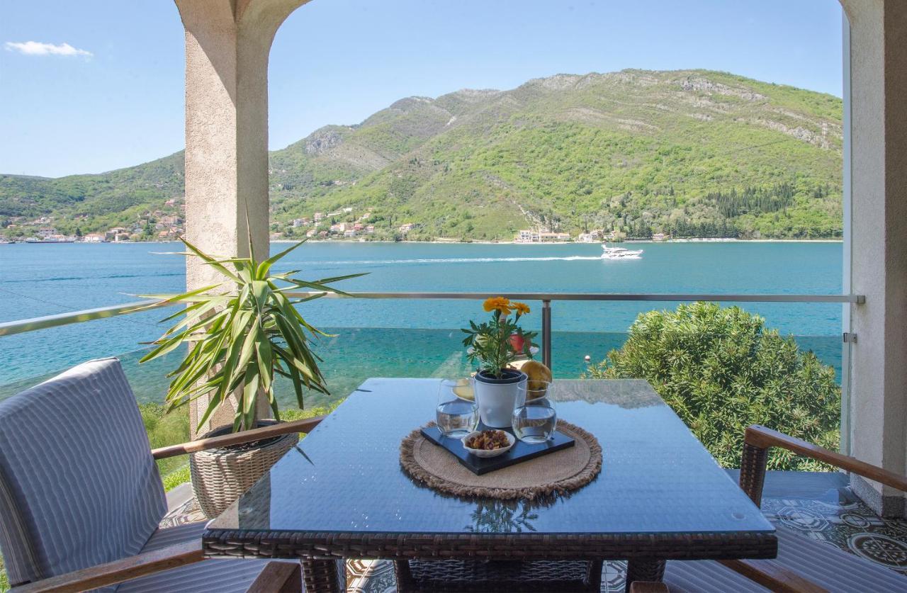 Apartments Maxhit Tivat Exteriör bild
