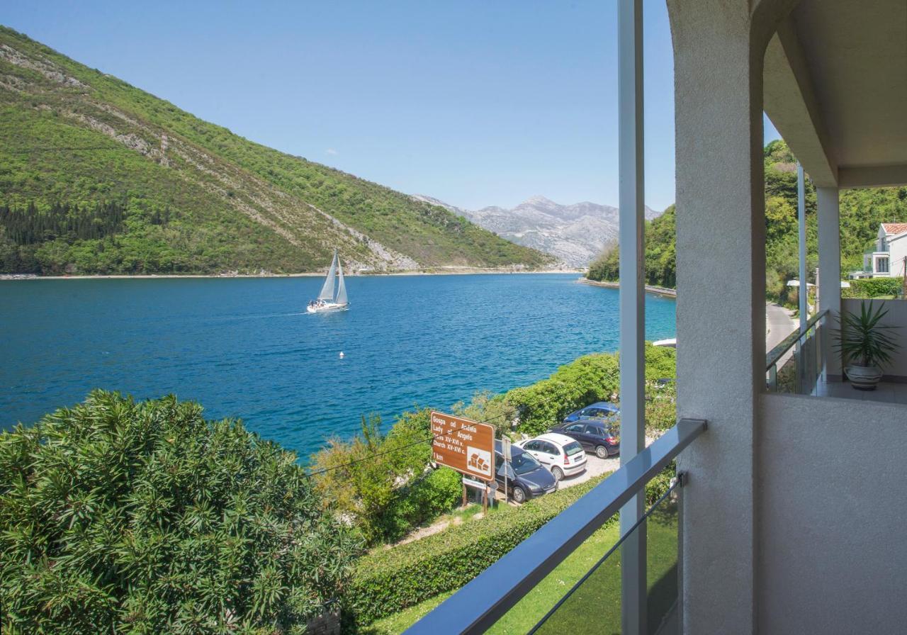 Apartments Maxhit Tivat Exteriör bild