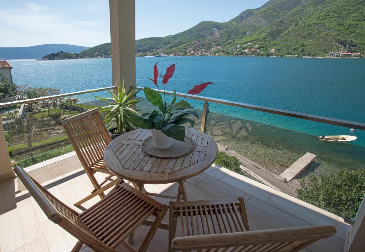 Apartments Maxhit Tivat Exteriör bild