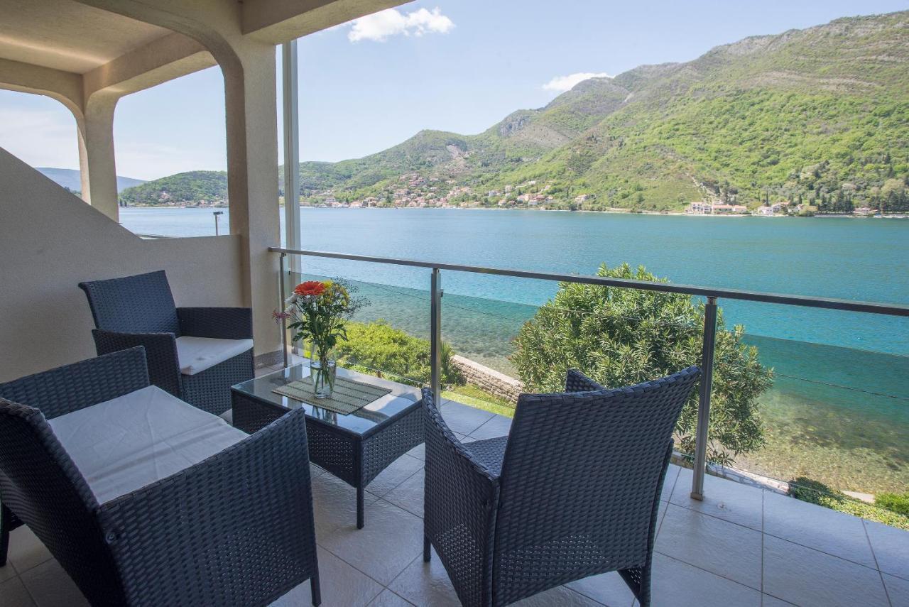 Apartments Maxhit Tivat Exteriör bild