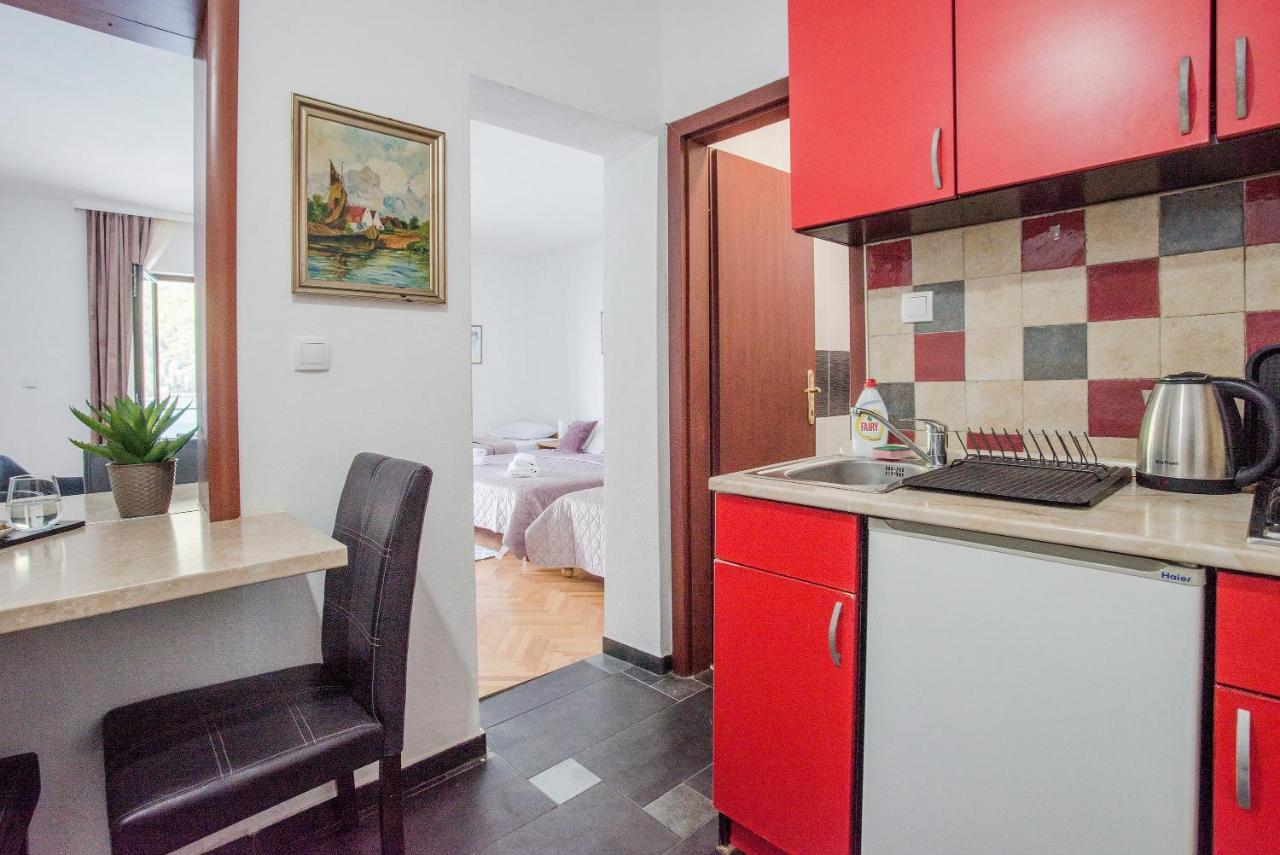 Apartments Maxhit Tivat Exteriör bild