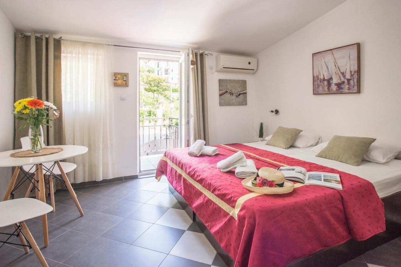 Apartments Maxhit Tivat Exteriör bild