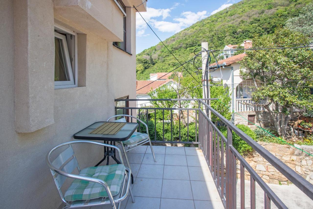 Apartments Maxhit Tivat Exteriör bild