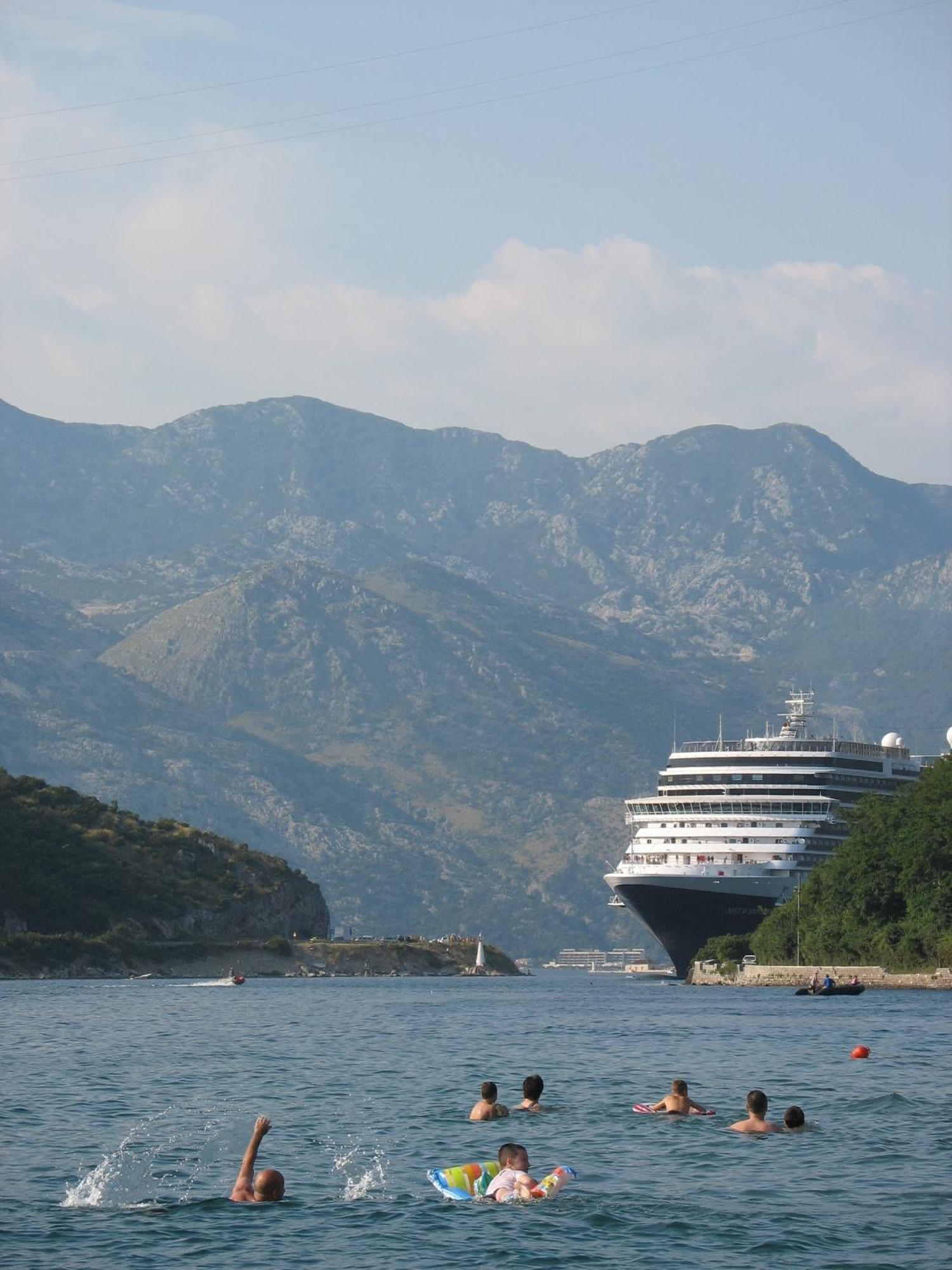 Apartments Maxhit Tivat Exteriör bild