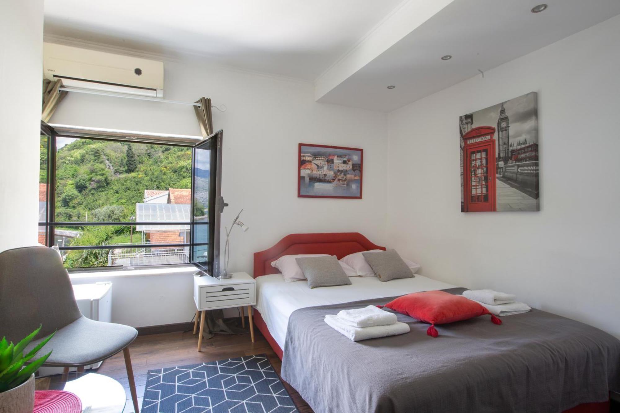 Apartments Maxhit Tivat Exteriör bild