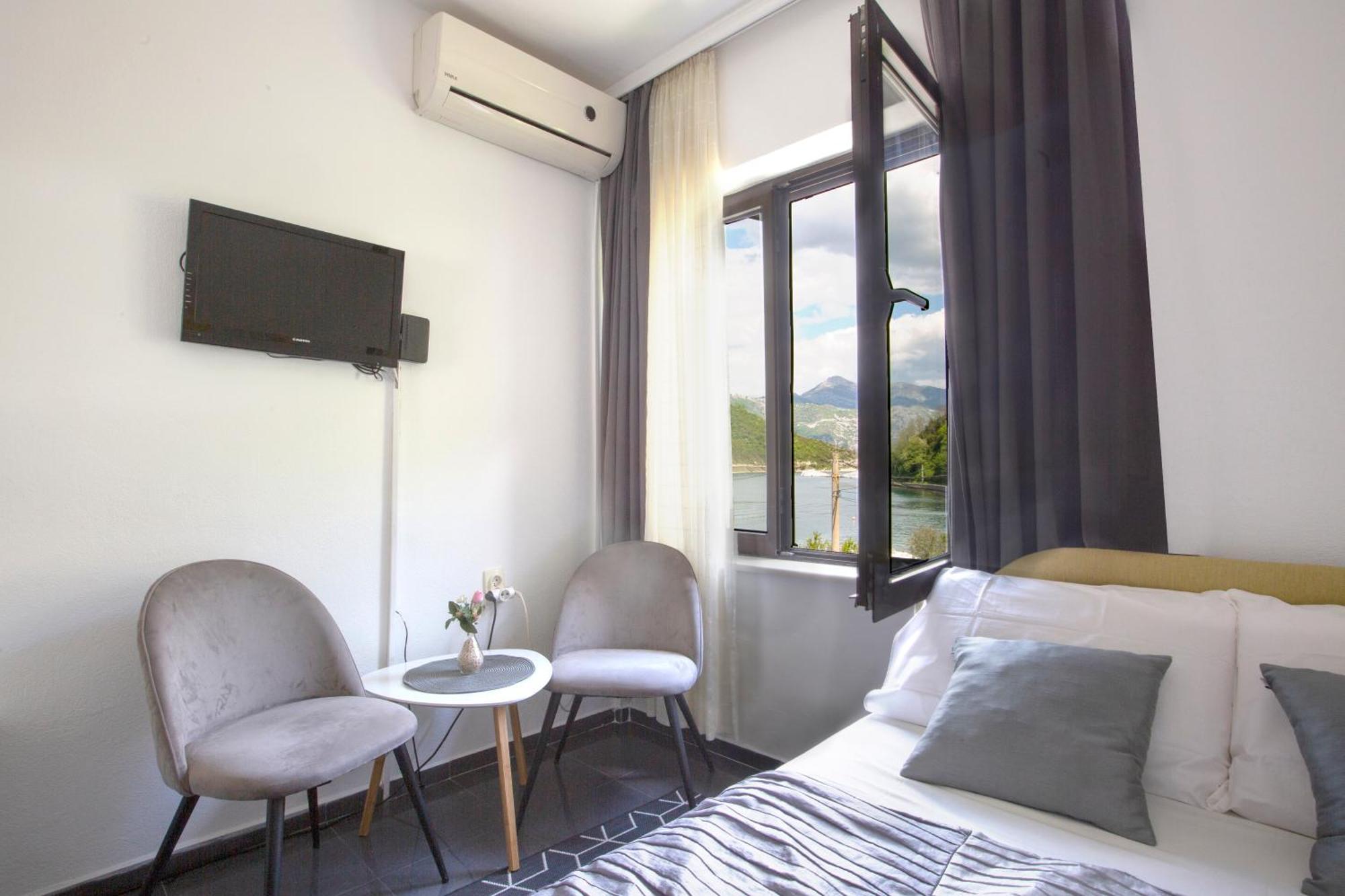 Apartments Maxhit Tivat Exteriör bild