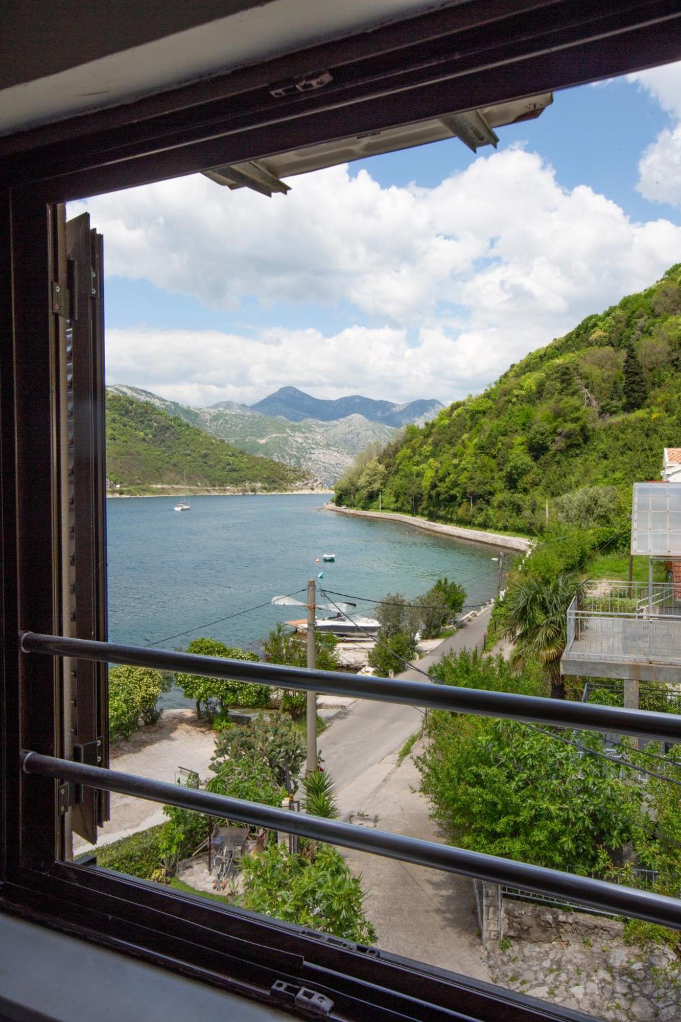 Apartments Maxhit Tivat Exteriör bild