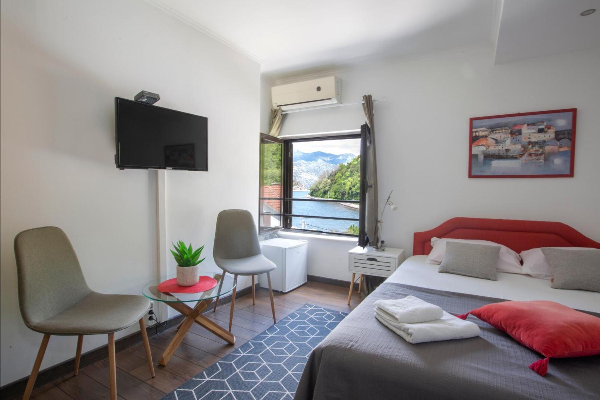 Apartments Maxhit Tivat Exteriör bild
