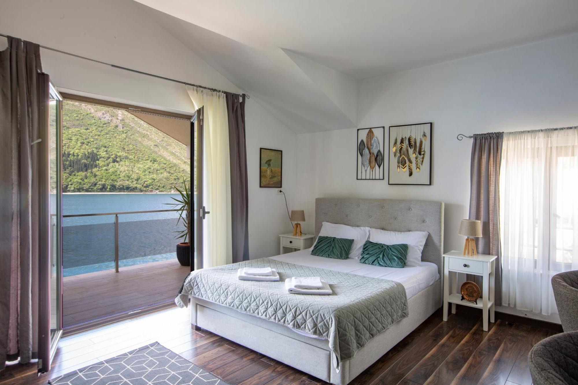 Apartments Maxhit Tivat Exteriör bild