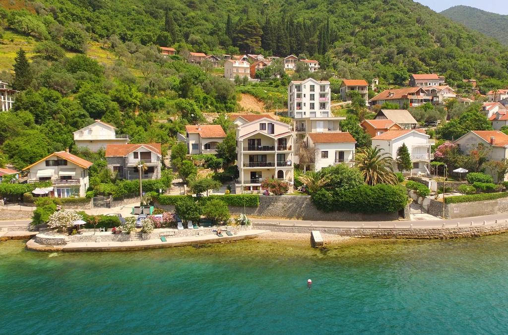 Apartments Maxhit Tivat Exteriör bild